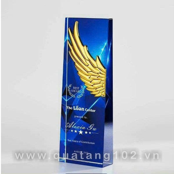Đơn vị chuyên cung cấp quà tăng cho doanh nghiệp, công ty như quà tặng pha lê, cup pha lê,kỷ niệm chương, bảng vinh danh, đồng hồ, áo mưa...