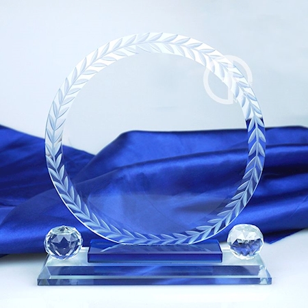 Đơn vị chuyên cung cấp quà tăng cho doanh nghiệp, công ty như quà tặng pha lê, cup pha lê, kỷ niệm chương, bảng vinh danh, đồng hồ, áo mưa...
