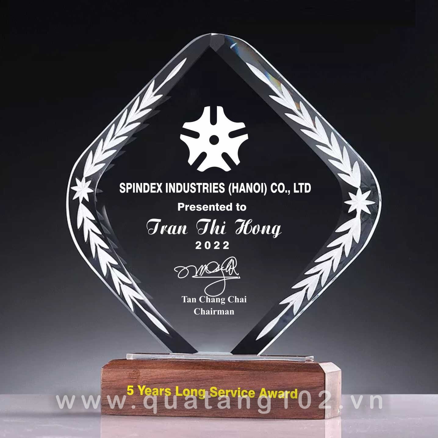 Đơn vị chuyên cung cấp quà tăng cho doanh nghiệp, công ty như quà tặng pha lê, cup pha lê, kỷ niệm chương, bảng vinh danh, đồng hồ, áo mưa...