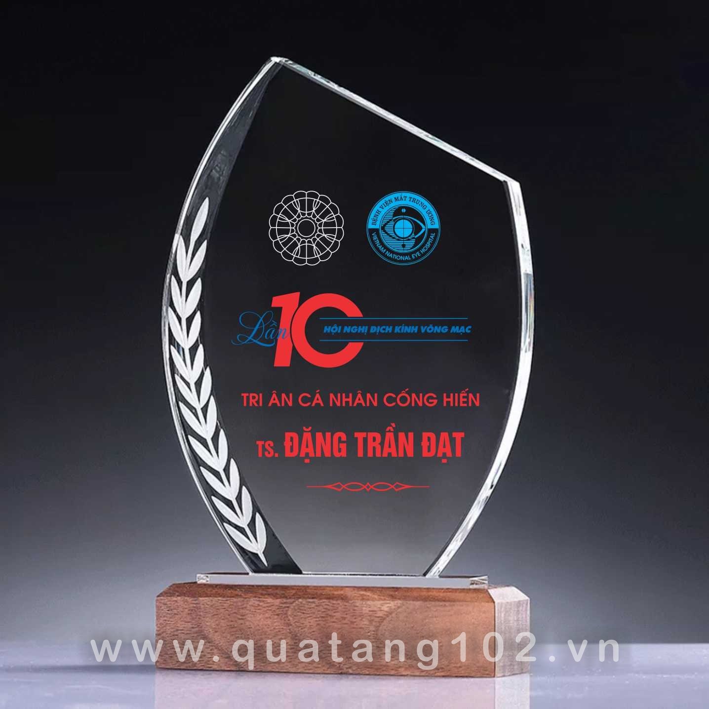Đơn vị chuyên cung cấp quà tăng cho doanh nghiệp, công ty như quà tặng pha lê, cup pha lê, kỷ niệm chương, bảng vinh danh, đồng hồ, áo mưa...