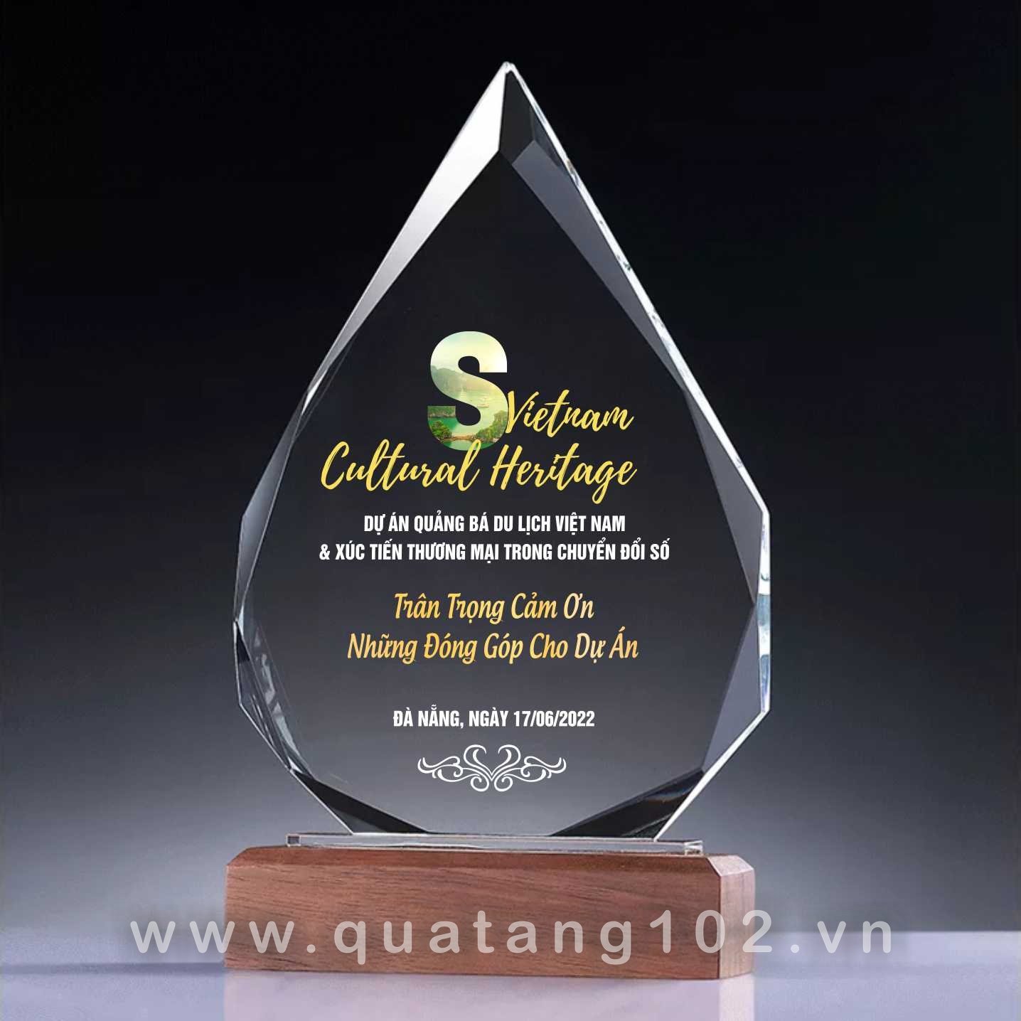 Đơn vị chuyên cung cấp quà tăng cho doanh nghiệp, công ty như quà tặng pha lê, cup pha lê, kỷ niệm chương, bảng vinh danh, đồng hồ, áo mưa...