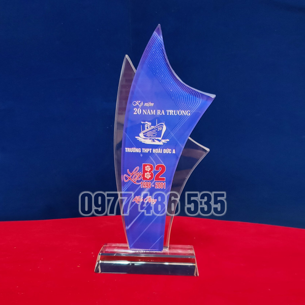 Đơn vị chuyên cung cấp quà tăng cho doanh nghiệp, công ty như quà tặng pha lê, cup pha lê, kỷ niệm chương, bảng vinh danh, đồng hồ, áo mưa...