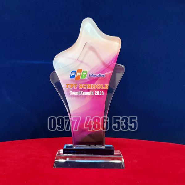 Đơn vị chuyên cung cấp quà tăng cho doanh nghiệp, công ty như quà tặng pha lê, cup pha lê, kỷ niệm chương, bảng vinh danh, đồng hồ, áo mưa...