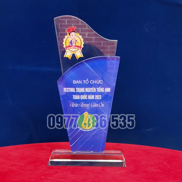 Đơn vị chuyên cung cấp quà tăng cho doanh nghiệp, công ty như quà tặng pha lê, cup pha lê, kỷ niệm chương, bảng vinh danh, đồng hồ, áo mưa...