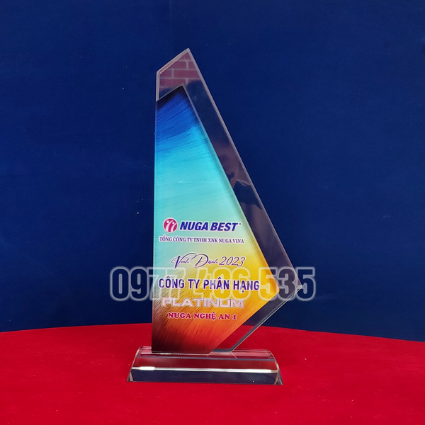 Đơn vị chuyên cung cấp quà tăng cho doanh nghiệp, công ty như quà tặng pha lê, cup pha lê, kỷ niệm chương, bảng vinh danh, đồng hồ, áo mưa...