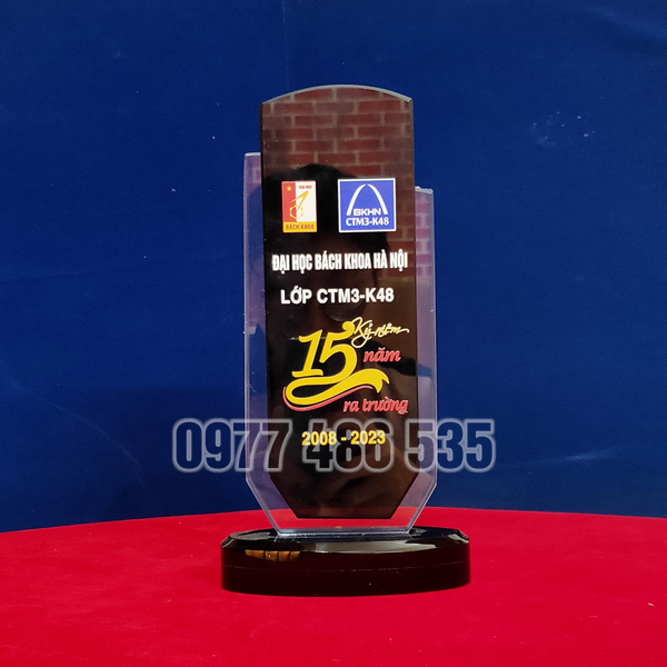 Đơn vị chuyên cung cấp quà tăng cho doanh nghiệp, công ty như quà tặng pha lê, cup pha lê, kỷ niệm chương, bảng vinh danh, đồng hồ, áo mưa...