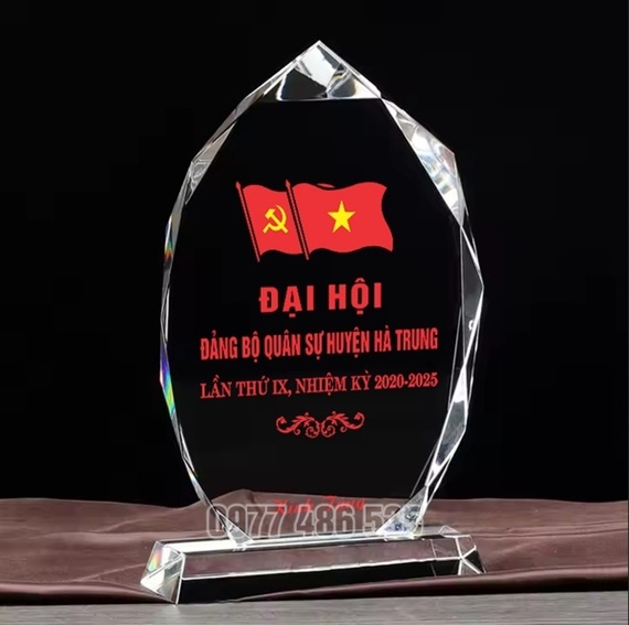 Đơn vị chuyên cung cấp quà tăng cho doanh nghiệp, công ty như quà tặng pha lê, cup pha lê, kỷ niệm chương, bảng vinh danh, đồng hồ, áo mưa...