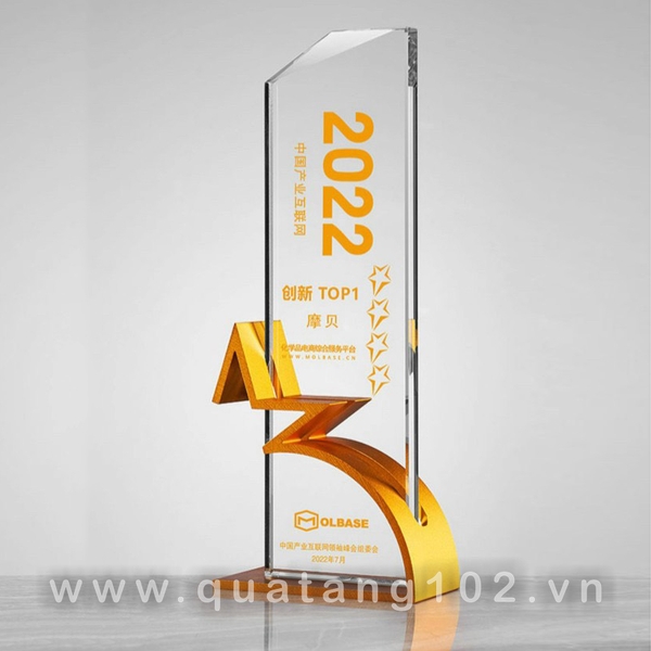 Đơn vị chuyên cung cấp quà tăng cho doanh nghiệp, công ty như quà tặng pha lê, cup pha lê, kỷ niệm chương, bảng vinh danh, đồng hồ, áo mưa...
