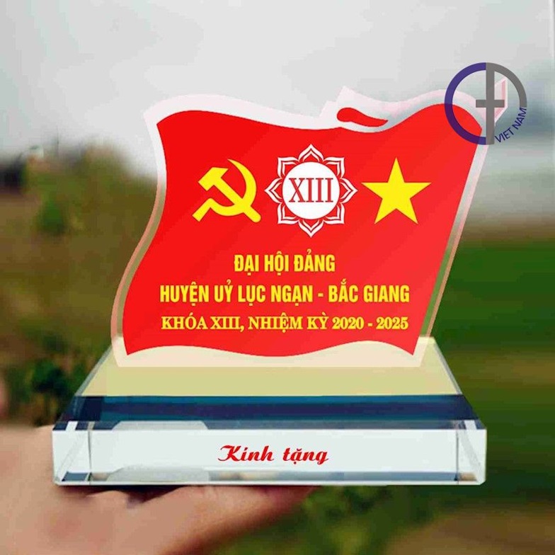 Đơn vị chuyên cung cấp quà tăng cho doanh nghiệp, công ty như quà tặng pha lê, cup pha lê, kỷ niệm chương, bảng vinh danh, đồng hồ, áo mưa...