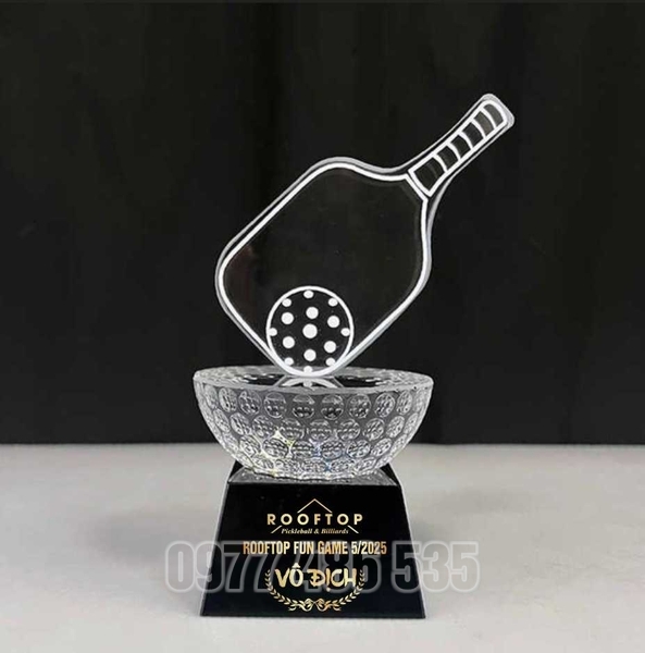 Đơn vị chuyên cung cấp quà tăng cho doanh nghiệp, công ty như quà tặng pha lê, cup pha lê, kỷ niệm chương, bảng vinh danh, đồng hồ, áo mưa...
