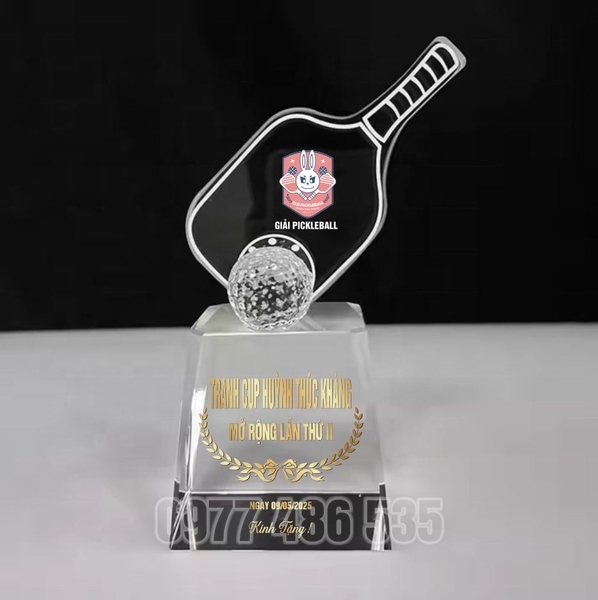 Đơn vị chuyên cung cấp quà tăng cho doanh nghiệp, công ty như quà tặng pha lê, cup pha lê, kỷ niệm chương, bảng vinh danh, đồng hồ, áo mưa...