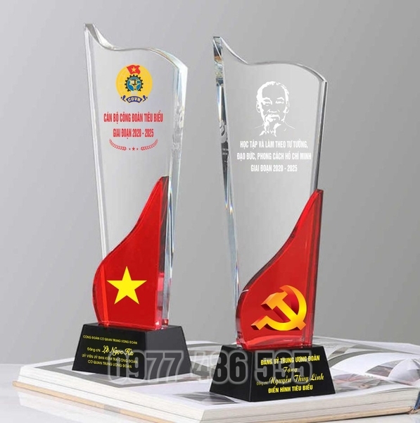 Đơn vị chuyên cung cấp quà tăng cho doanh nghiệp, công ty như quà tặng pha lê, cup pha lê, kỷ niệm chương, bảng vinh danh, đồng hồ, áo mưa...