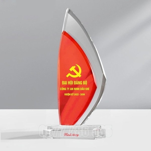 Đơn vị chuyên cung cấp quà tăng cho doanh nghiệp, công ty như quà tặng pha lê, cup pha lê,kỷ niệm chương, bảng vinh danh, đồng hồ, áo mưa...