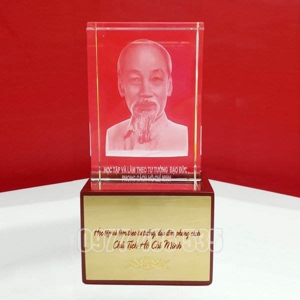 Đơn vị chuyên cung cấp quà tăng cho doanh nghiệp, công ty như quà tặng pha lê, cup pha lê, kỷ niệm chương, bảng vinh danh, đồng hồ, áo mưa...