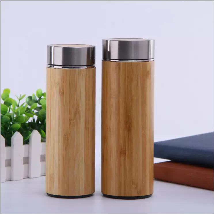 Đơn vị chuyên cung cấp quà tăng cho doanh nghiệp, công ty như quà tặng pha lê, cup pha lê,kỷ niệm chương, bảng vinh danh, đồng hồ, áo mưa...