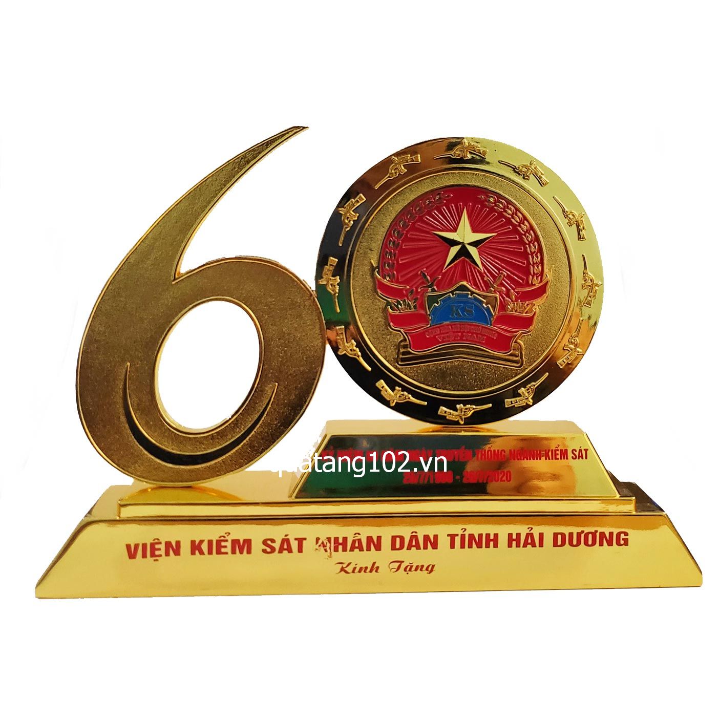 Đơn vị chuyên cung cấp quà tăng cho doanh nghiệp, công ty như quà tặng pha lê, cup pha lê, kỷ niệm chương, bảng vinh danh, đồng hồ, áo mưa...